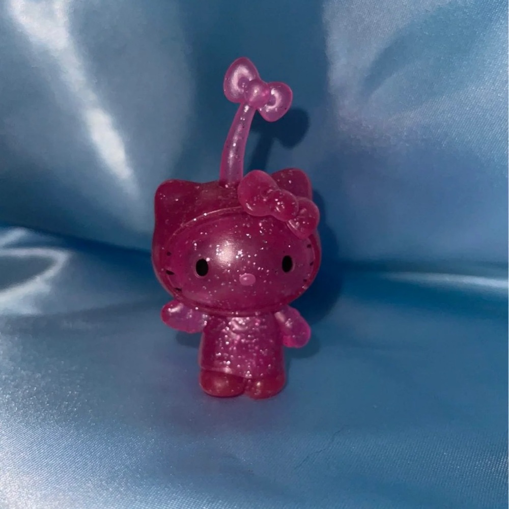 Hello kitty figure